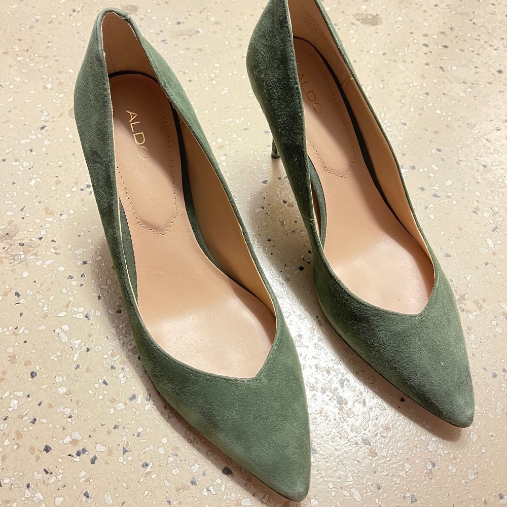 Brand New Aldo Green Suede Heels